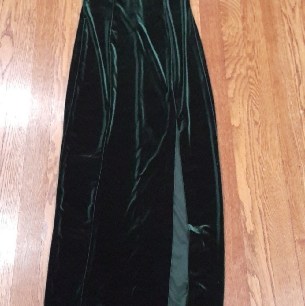 GREEN DRESS - Picture 2 of 2